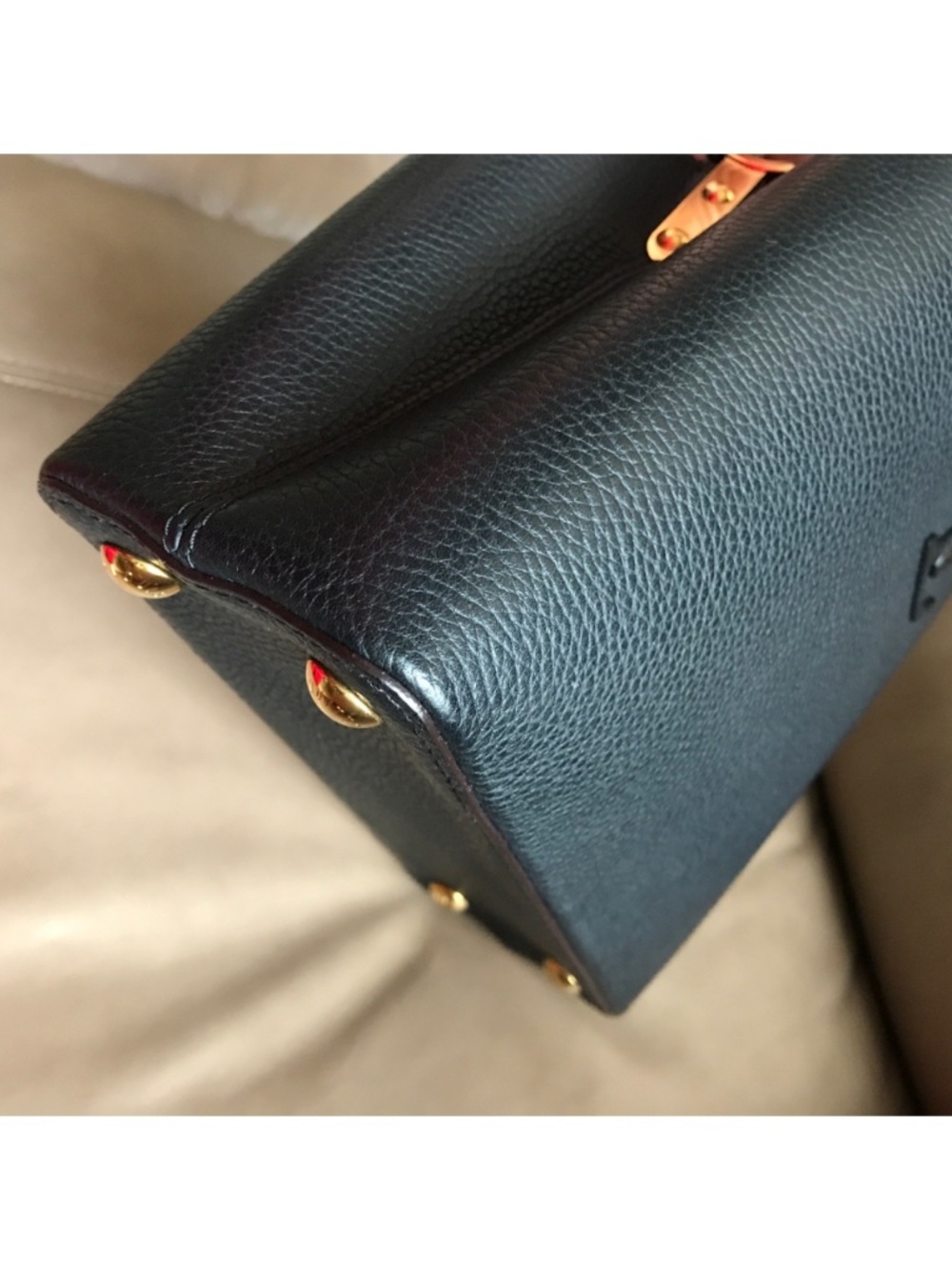 Louis Vuitton Capucines BB Black Taurillon leather Gold tone hardware - Picture 7 of 11